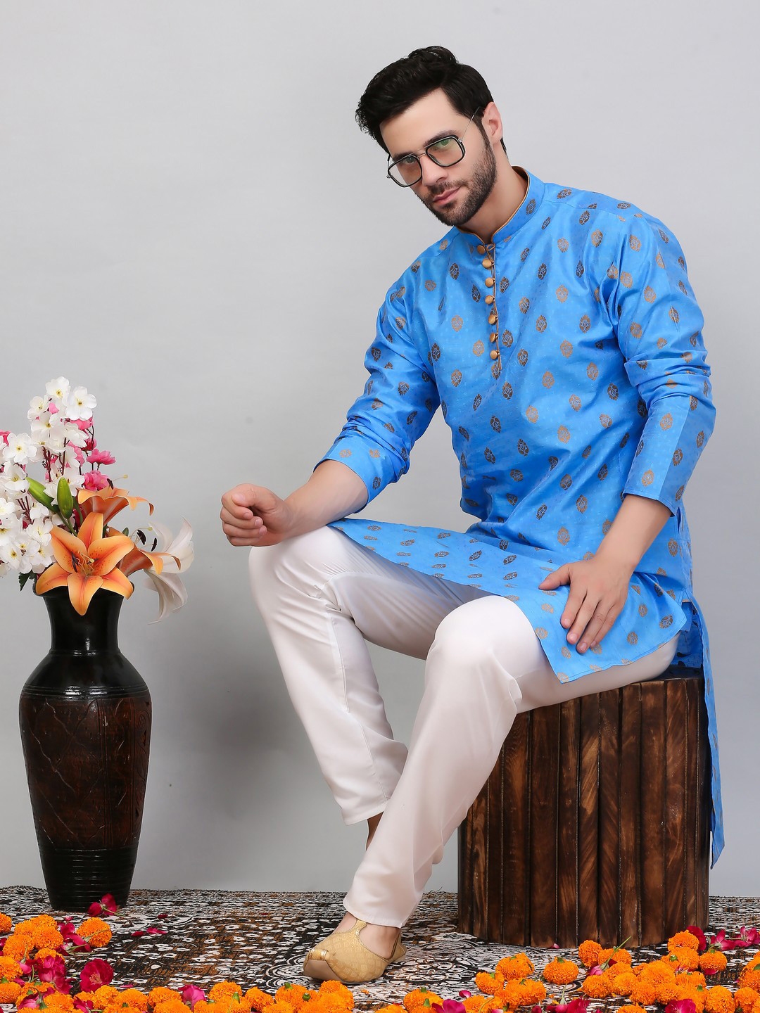 

Sydney Heights Ethnic Motifs Woven Design Mandarin Collar Kurta With Trousers, Blue