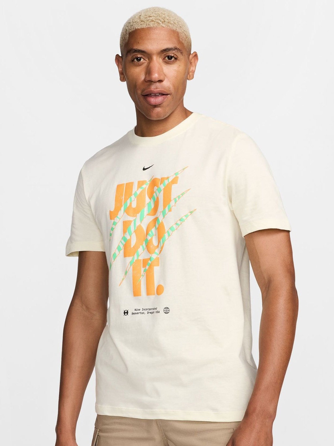 

Nike Men Sportswear T-Shirt, Off white