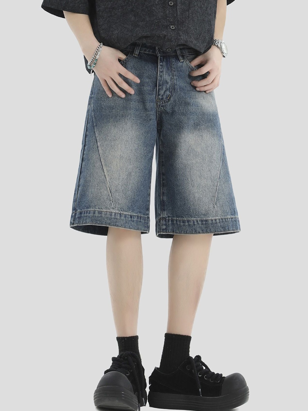 

StyleCast Men Solid Washed Low-Rise Denim Shorts Technology, Blue
