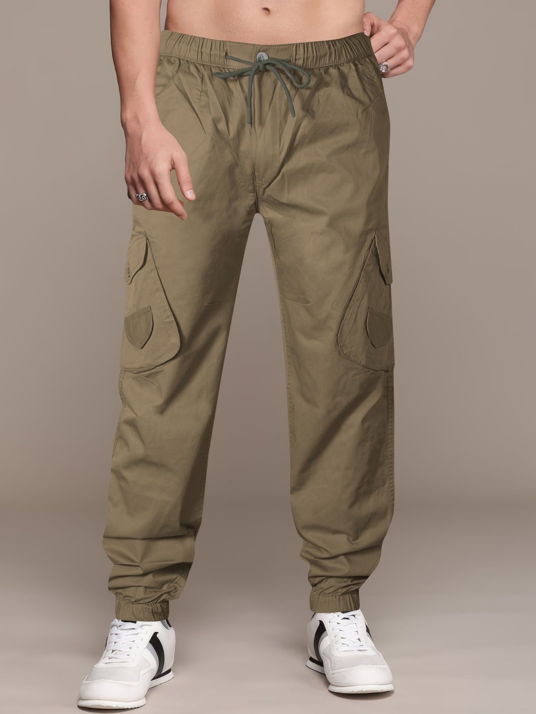 

Jb Just BLACK Men Relaxed Easy Wash Cargos, Khaki