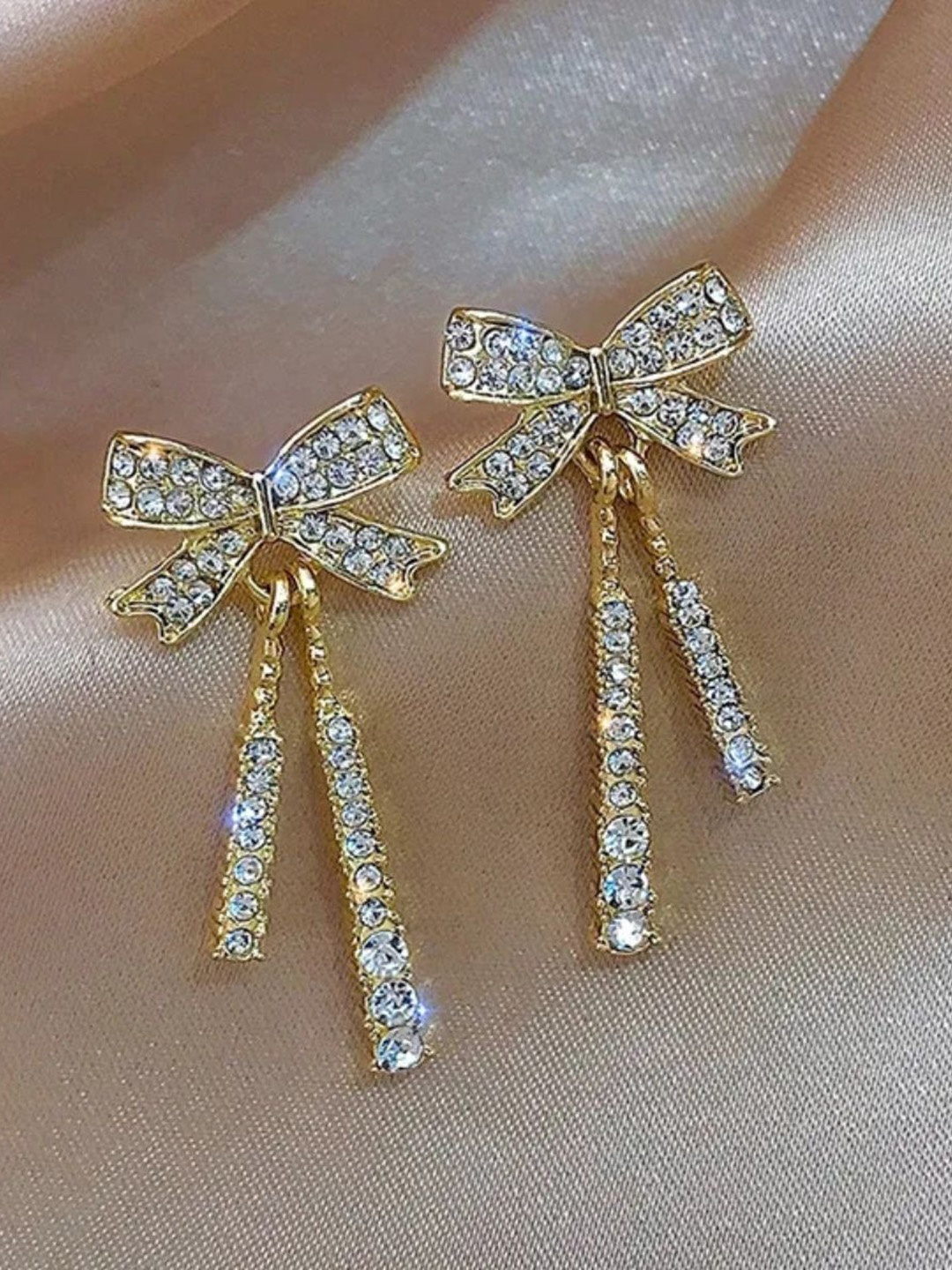 

CareDone Contemporary Studs Earrings, Gold