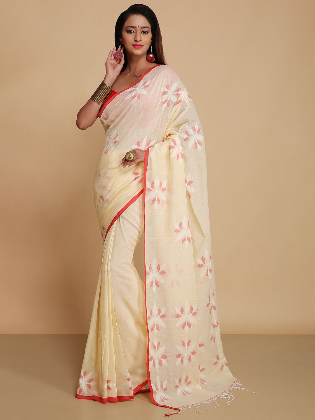 

WoodenTant Woven Design Pure Cotton Saree, Cream