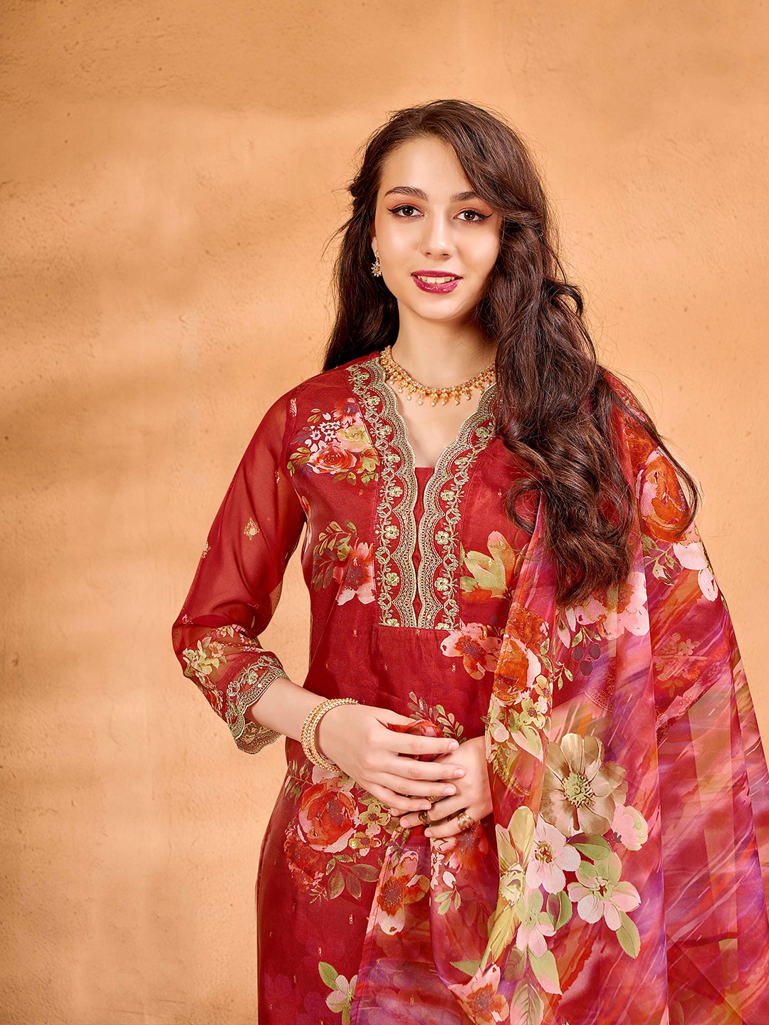 

Anouk Floral Printed Sequinned V-Neck Organza Straight Kurta With Trouser & Dupatta, Maroon