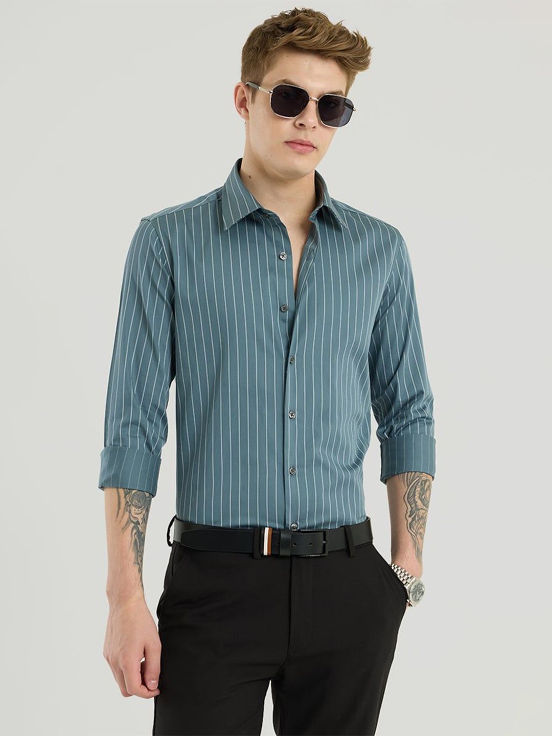 

Snitch Men Smart Spread Collar Vertical Striped Cotton Slim Fit Casual Shirt, Teal