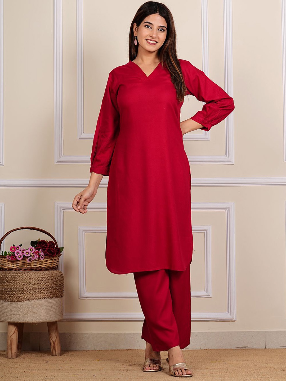 

HEBA V-Neck Puffed Sleeves Regular Straight Kurta with Trousers, Maroon
