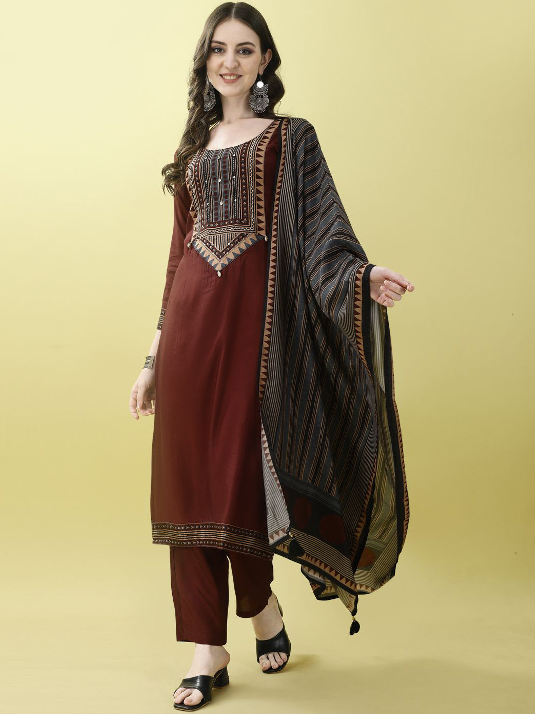 

KUNDAN FAB Women Floral Printed Regular Kurta with Pyjamas & With Dupatta, Maroon