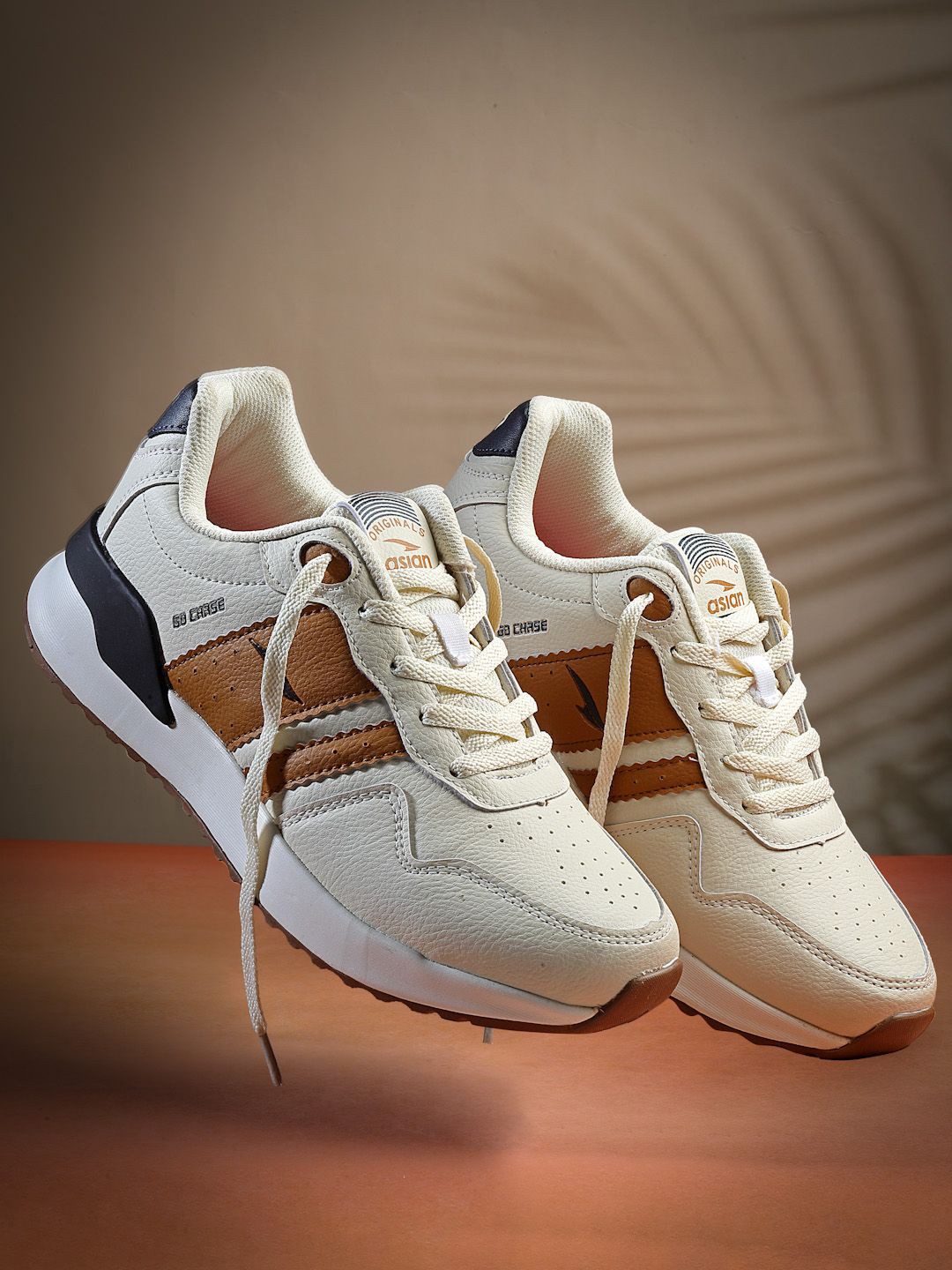 

ASIAN Men Colourblocked Sneakers, Cream