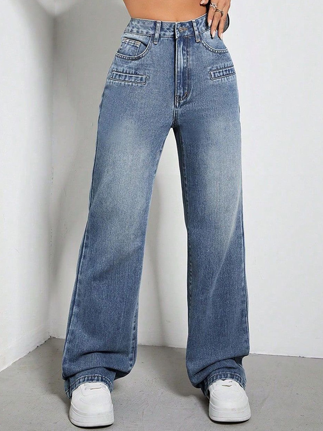 

StyleCast x Revolte Women Light Fade Relaxed Fit Jeans, Blue