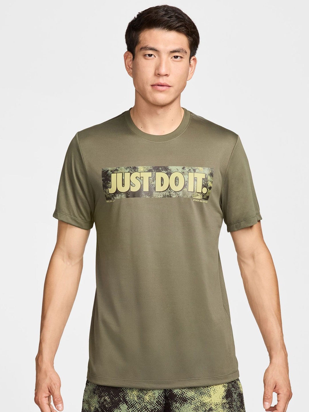 

Nike Men Dri-FIT Fitness T-Shirt, Olive