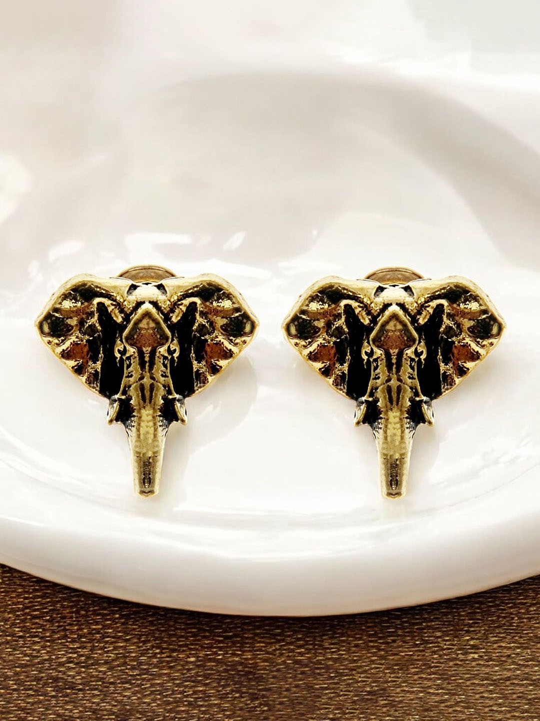 

LUCKY JEWELLERY Contemporary Studs Earrings, Gold