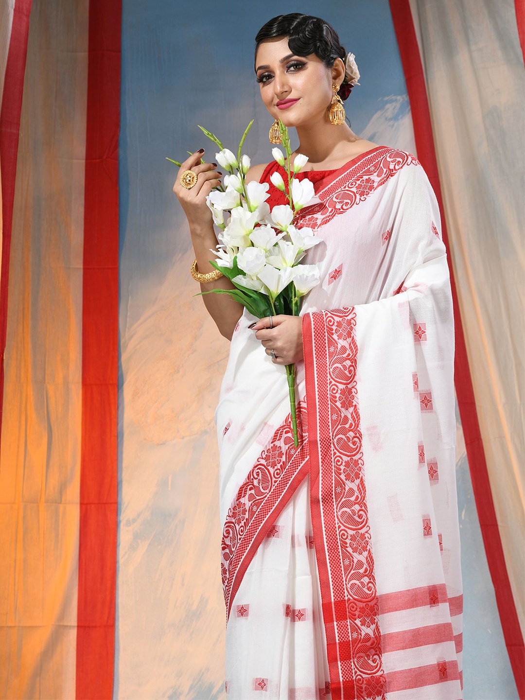 

DESH BIDESH Paisley Woven Design Saree With Blouse Piece, Red