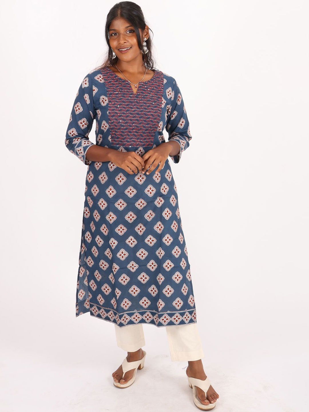 

Avishya Floral Printed Thread Work Pure Cotton Straight Kurta, Blue