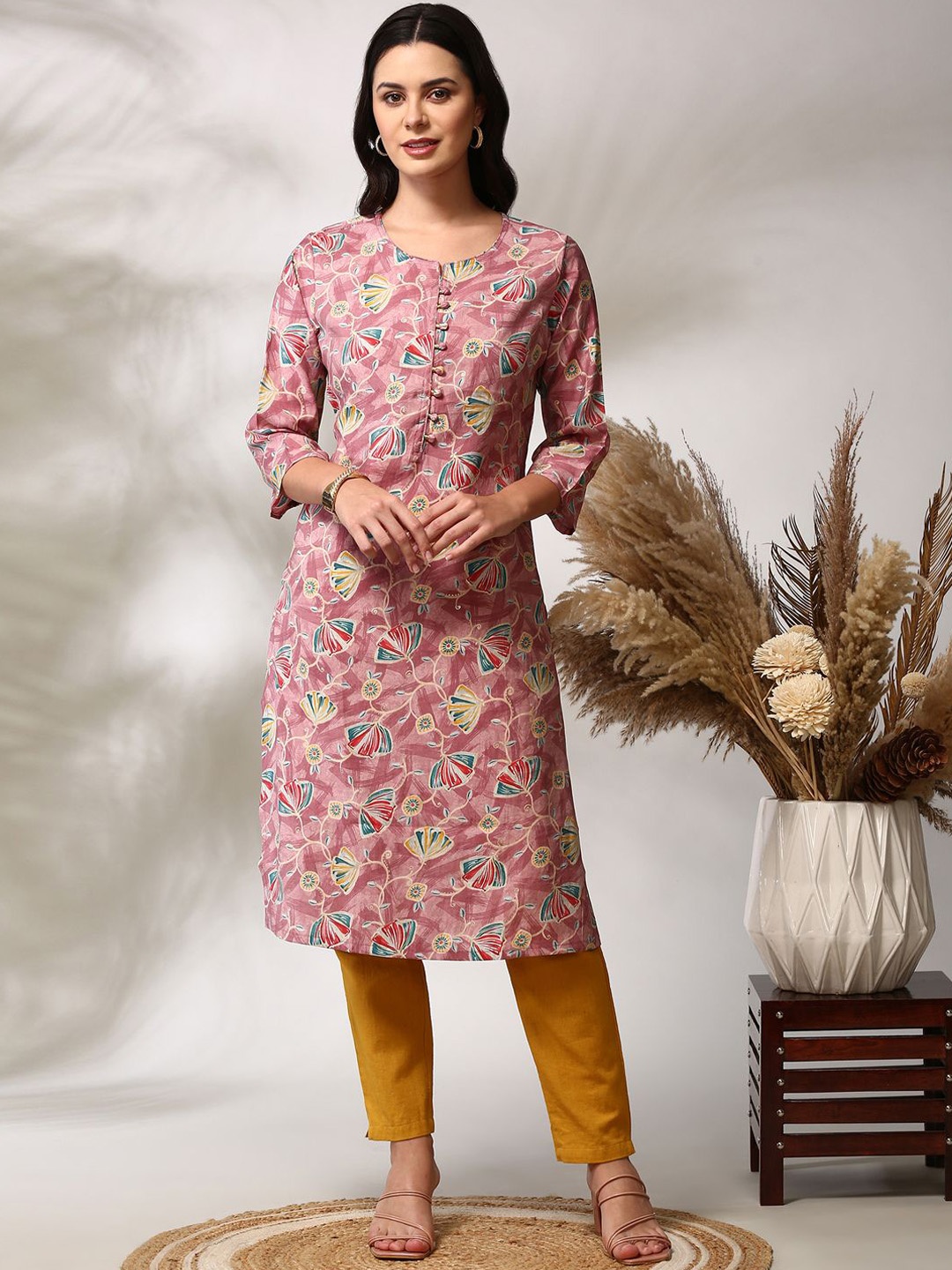 

Anouk Floral Printed Notch Neck Straight Kurta, Pink