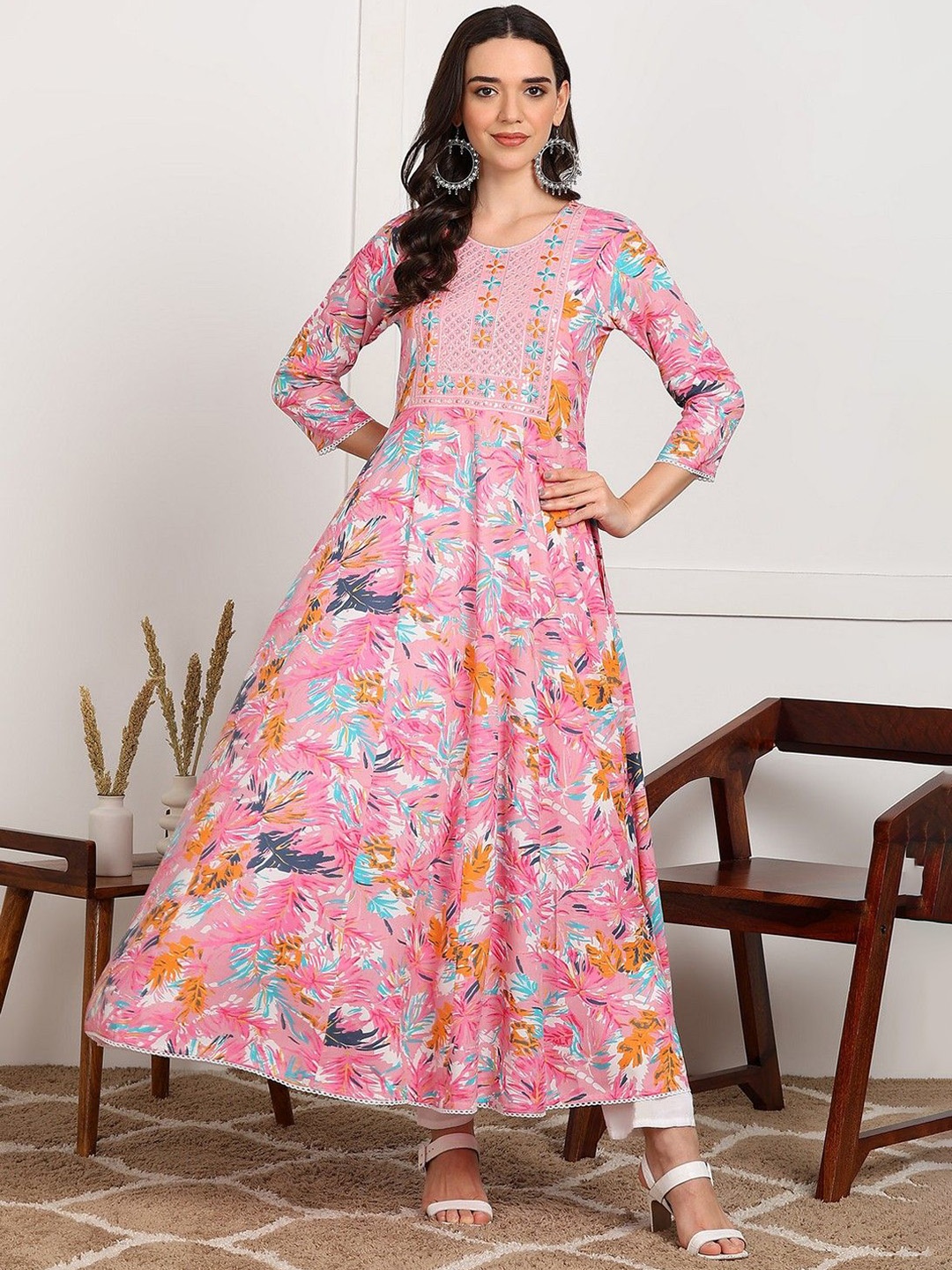 

PURVIJA KURTIES Floral Embroidered Mirror Work A-Line Kurta, Pink