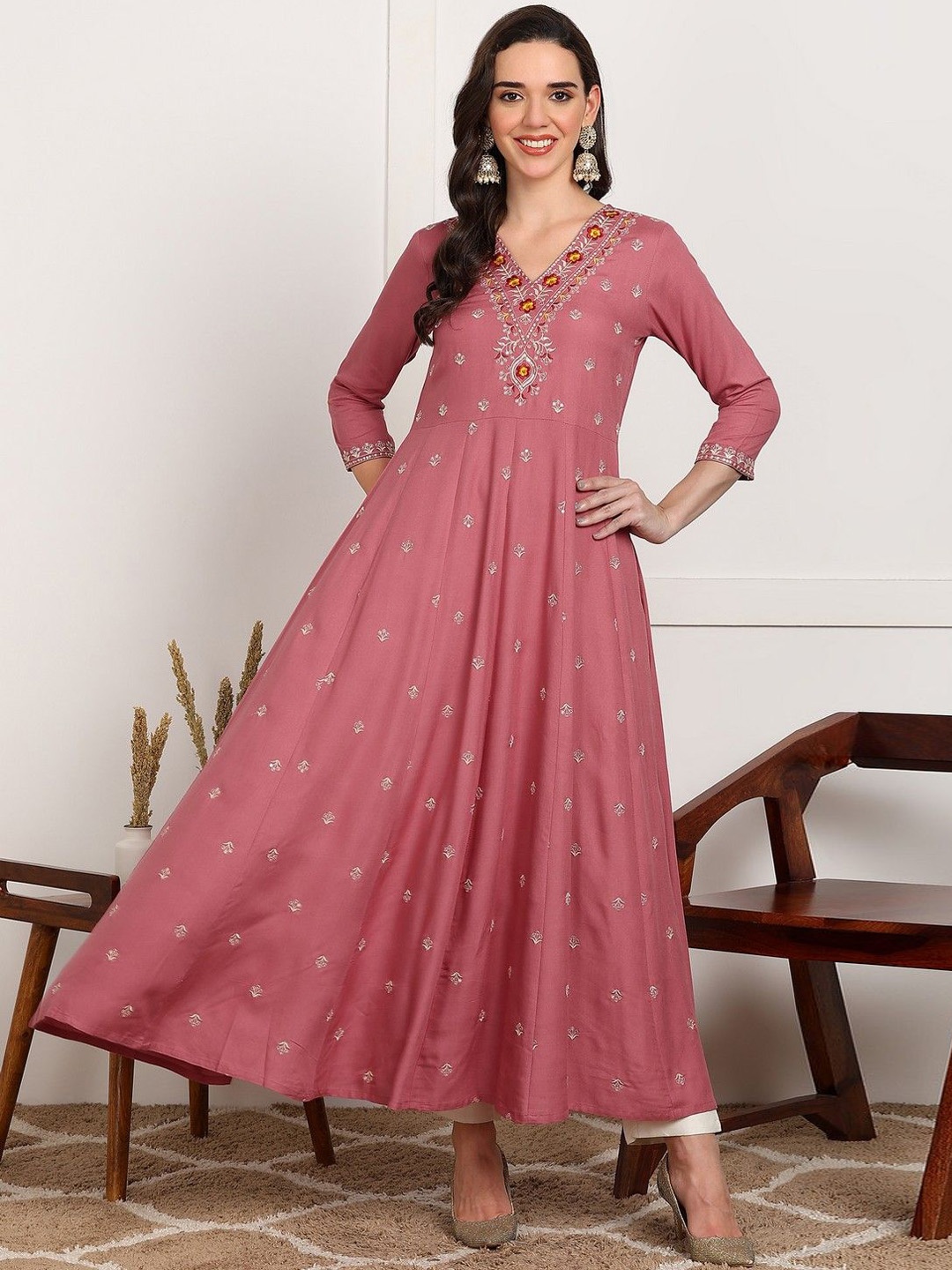 

PURVIJA KURTIES Floral Embroidered A-Line Kurta, Peach