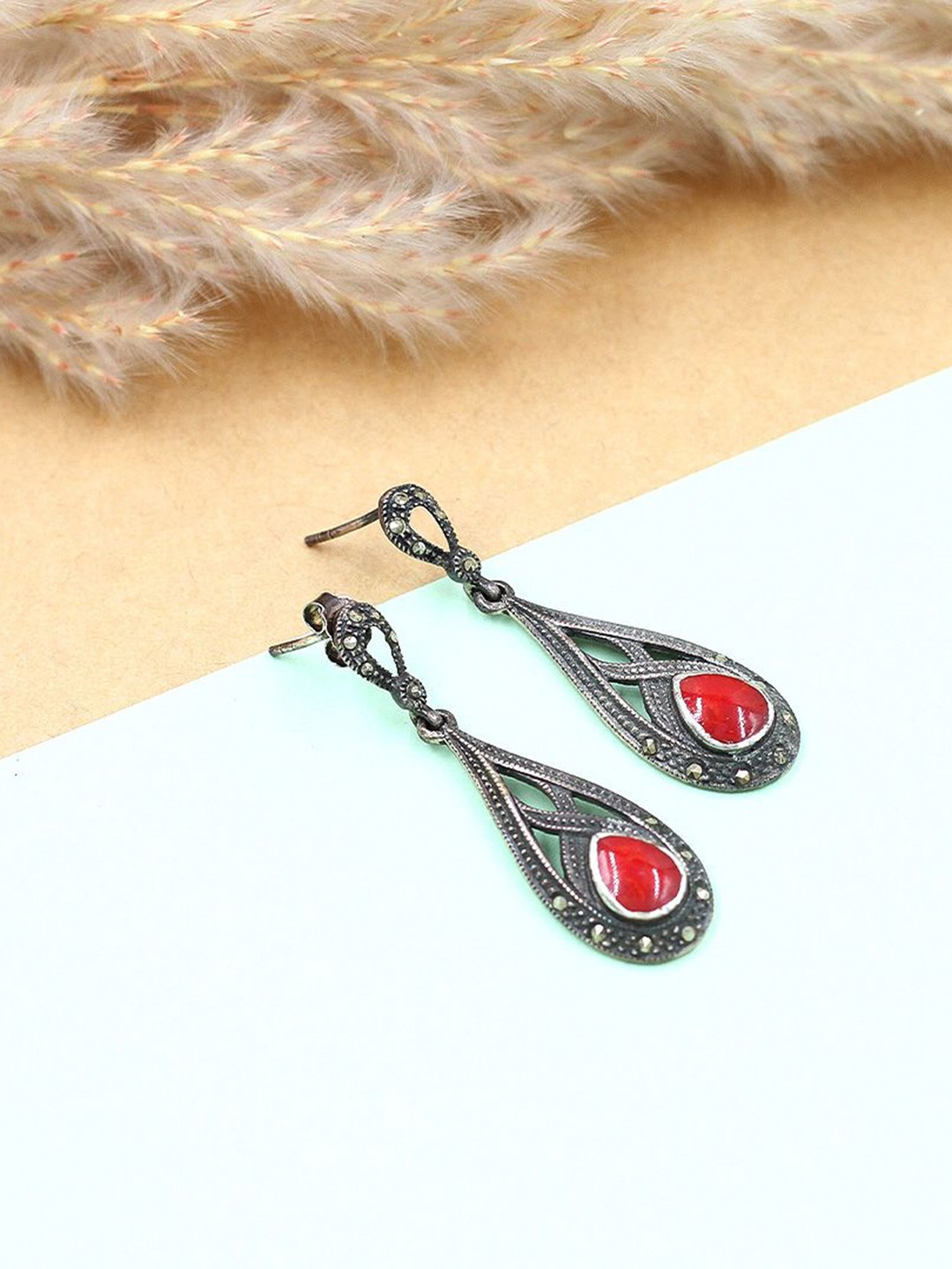 

SANGEETA BOOCHRA Teardrop Shaped Drop Earrings, Red