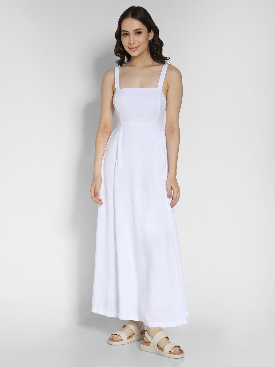 

AMERICAN EAGLE OUTFITTERS Solid Fit and Flare Maxi Dress, White