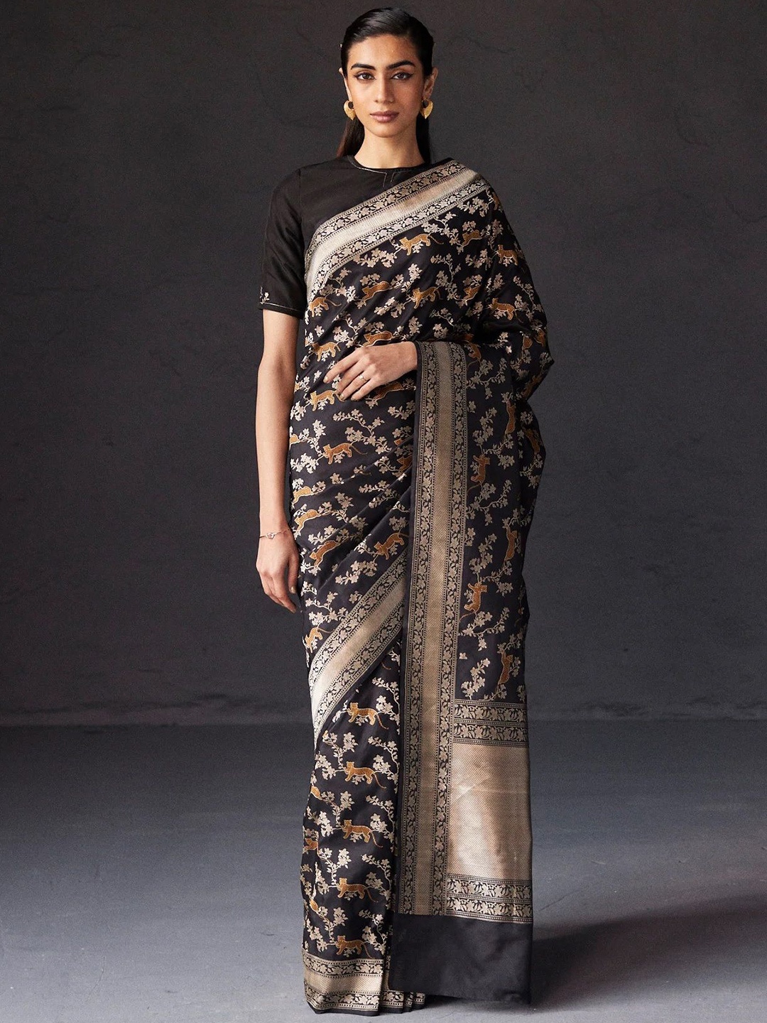

VASALI Ethnic Motifs Woven Design Zari Designer Kanjeevaram Saree, Black