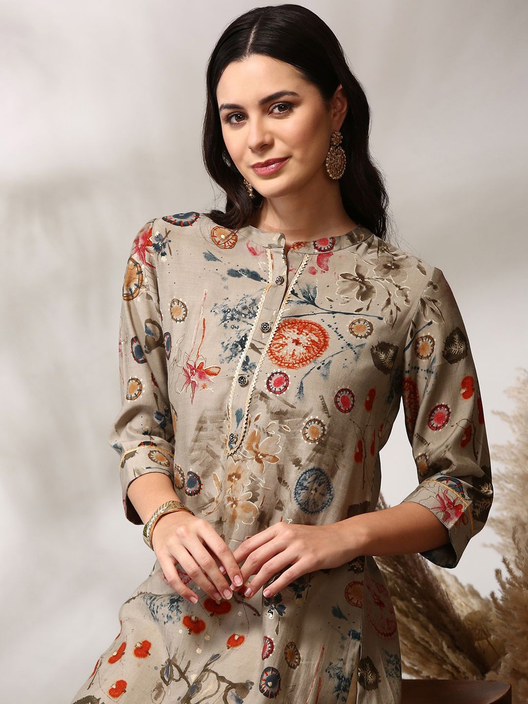 

Anouk Floral Printed Mandarin Collar Straight Kurta, Grey