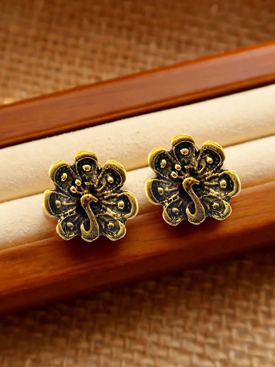 

LUCKY JEWELLERY Contemporary Studs Earrings, Gold