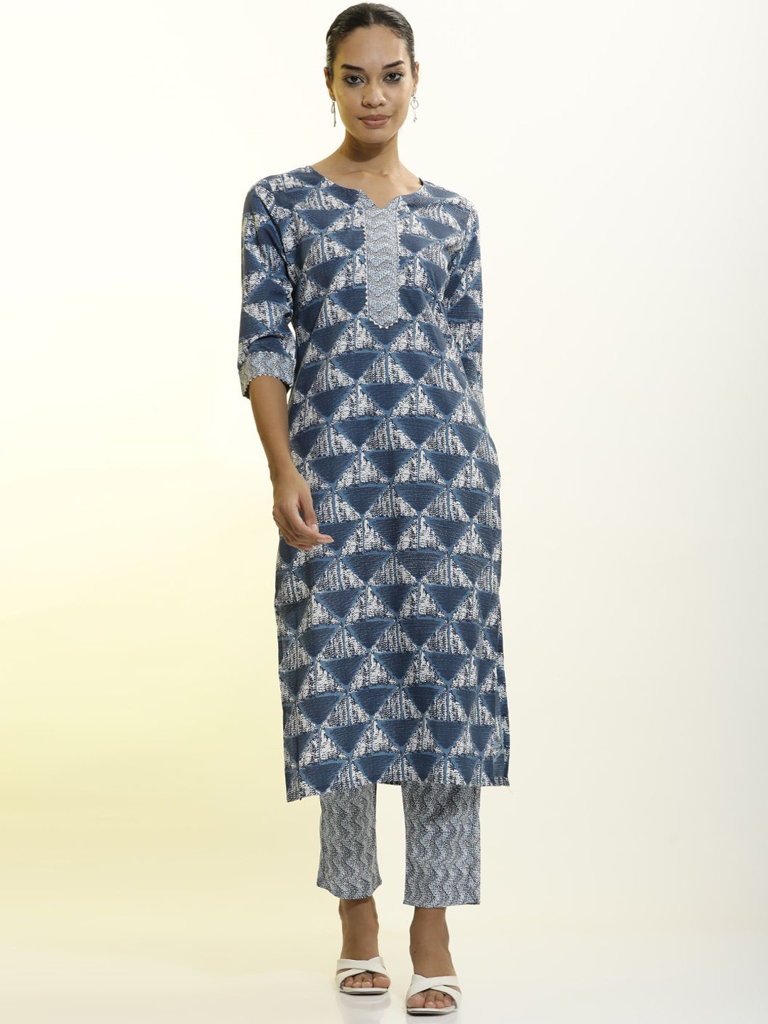 

Jaipur Kurti Geometric Printed Cotton Blend Kurta Set, Blue