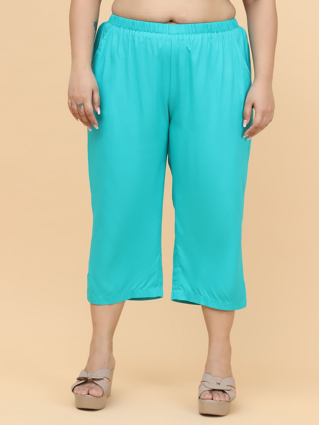 

theRebelinme Women Solid High-Rise Regular Fit Capris, Teal