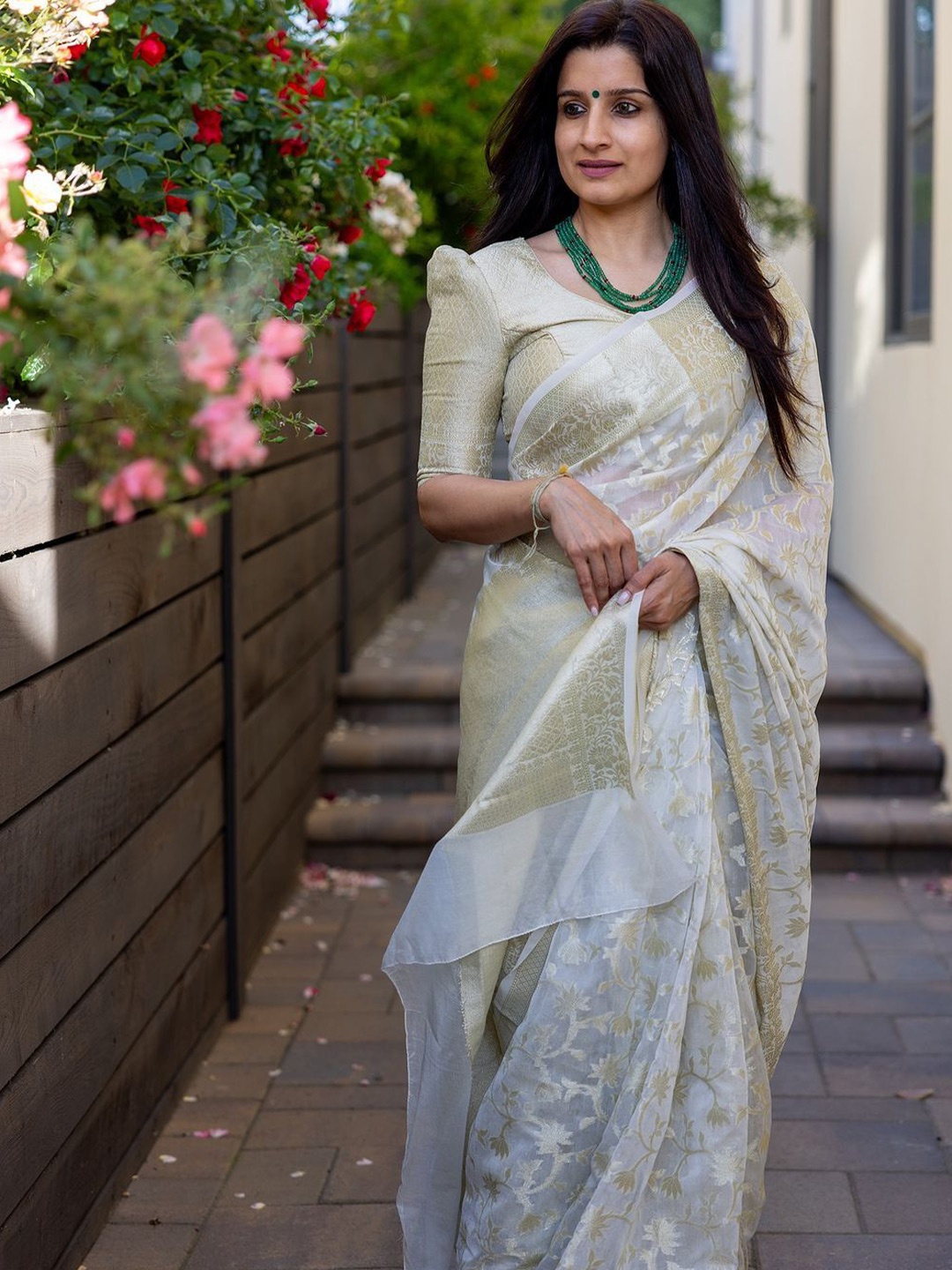 

VASALI Woven Design Zari Kanjeevaram Saree, White