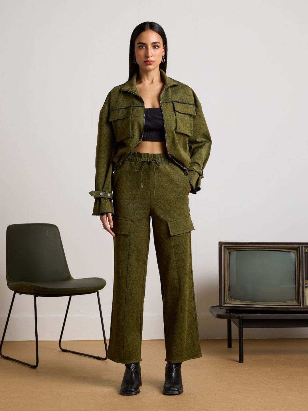 

Muvazo Women Solid Oversized Pockets Jacket, Olive