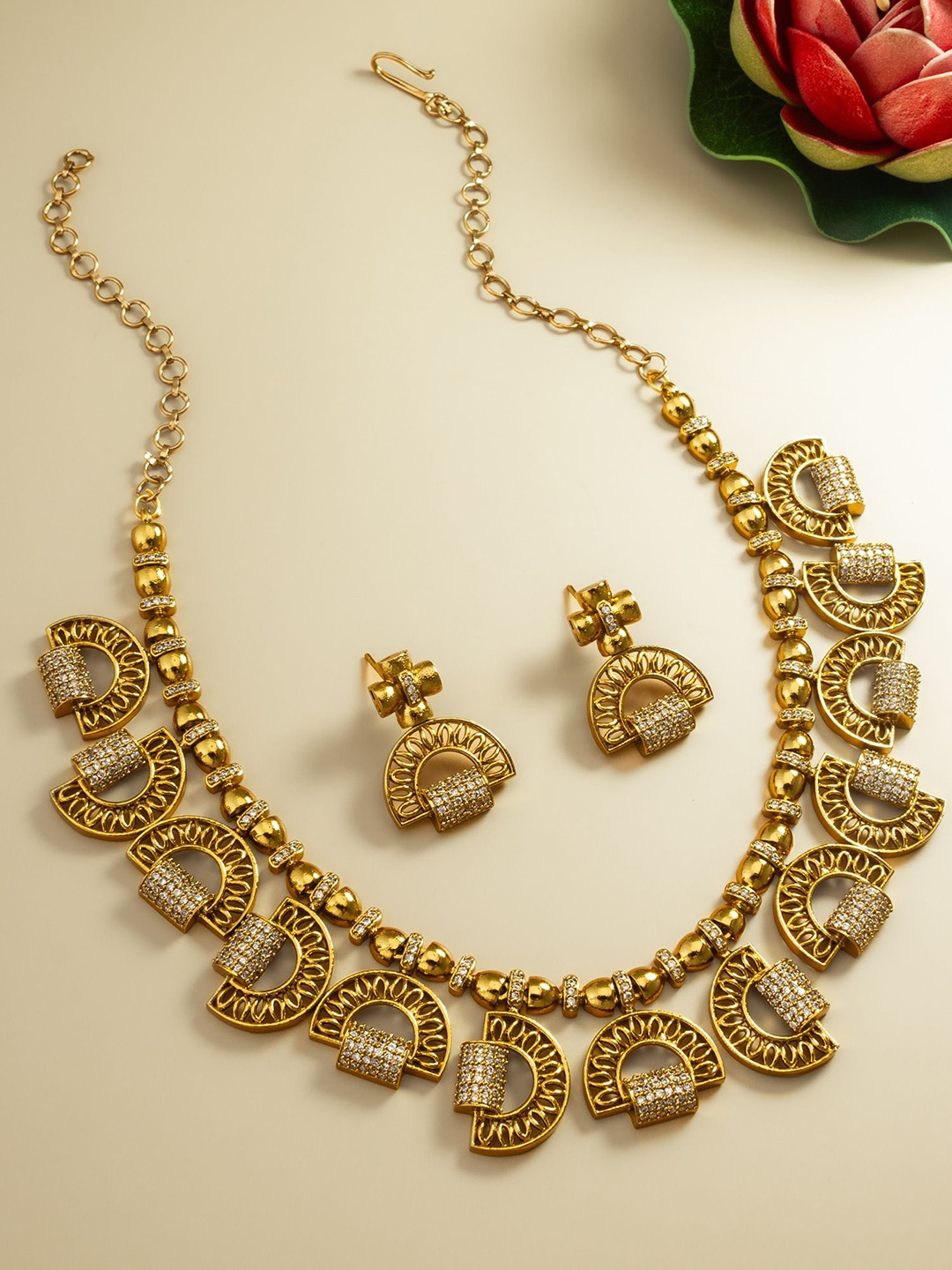 

aadita Gold-Plated Stones-Studded & Beaded Jewellery Set