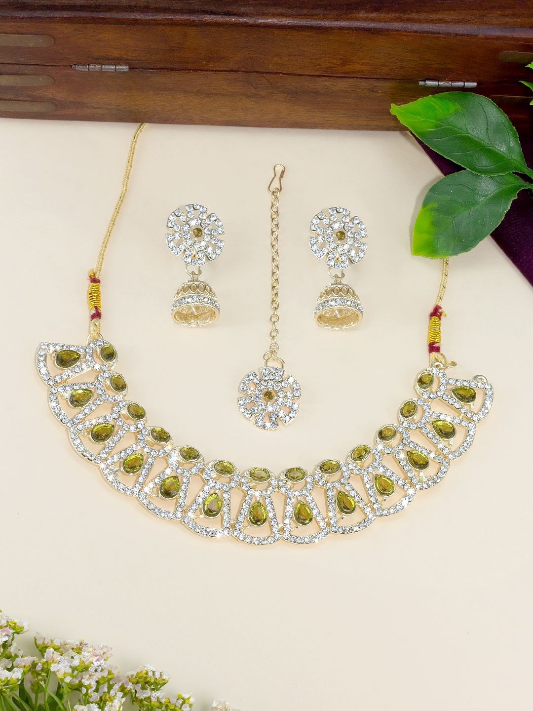 

PRIVIU Gold Plated Stones Studded Jewellery Set