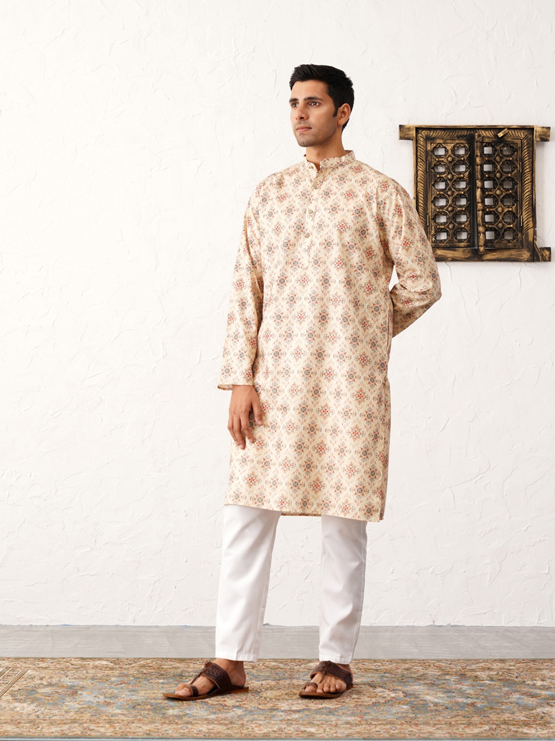 

Jompers Ethnic Motifs Printed Mandarin Collar Kurta With Trousers, Gold