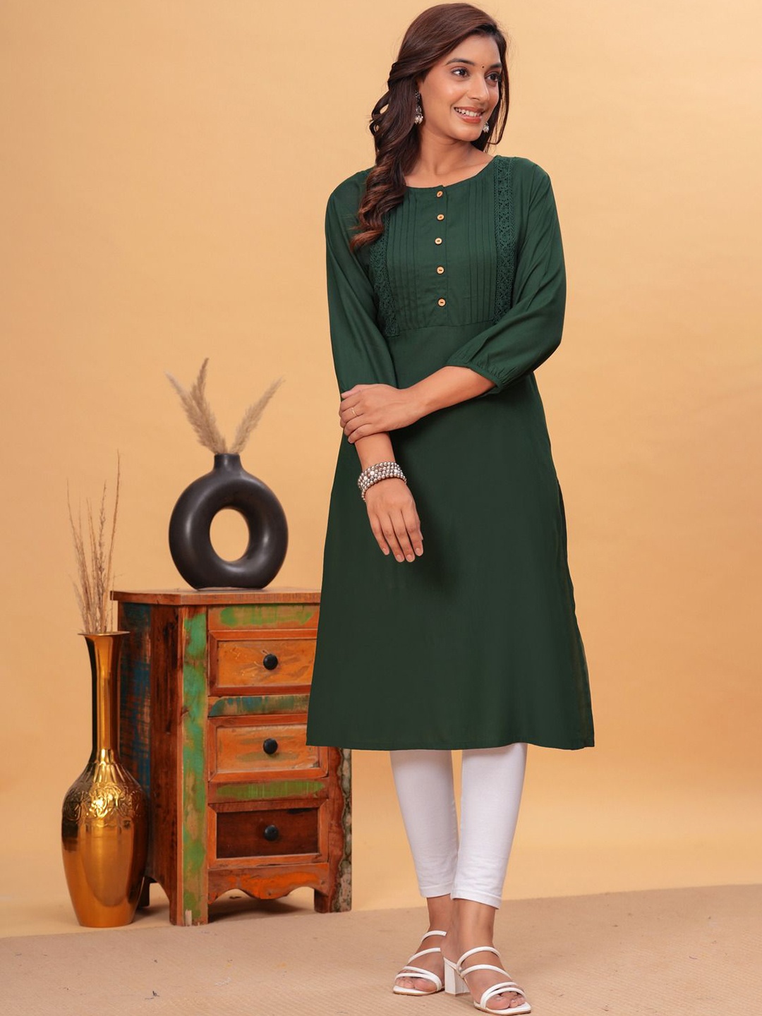 

SARAI CREATIONS Thread Work Straight Kurta, Green