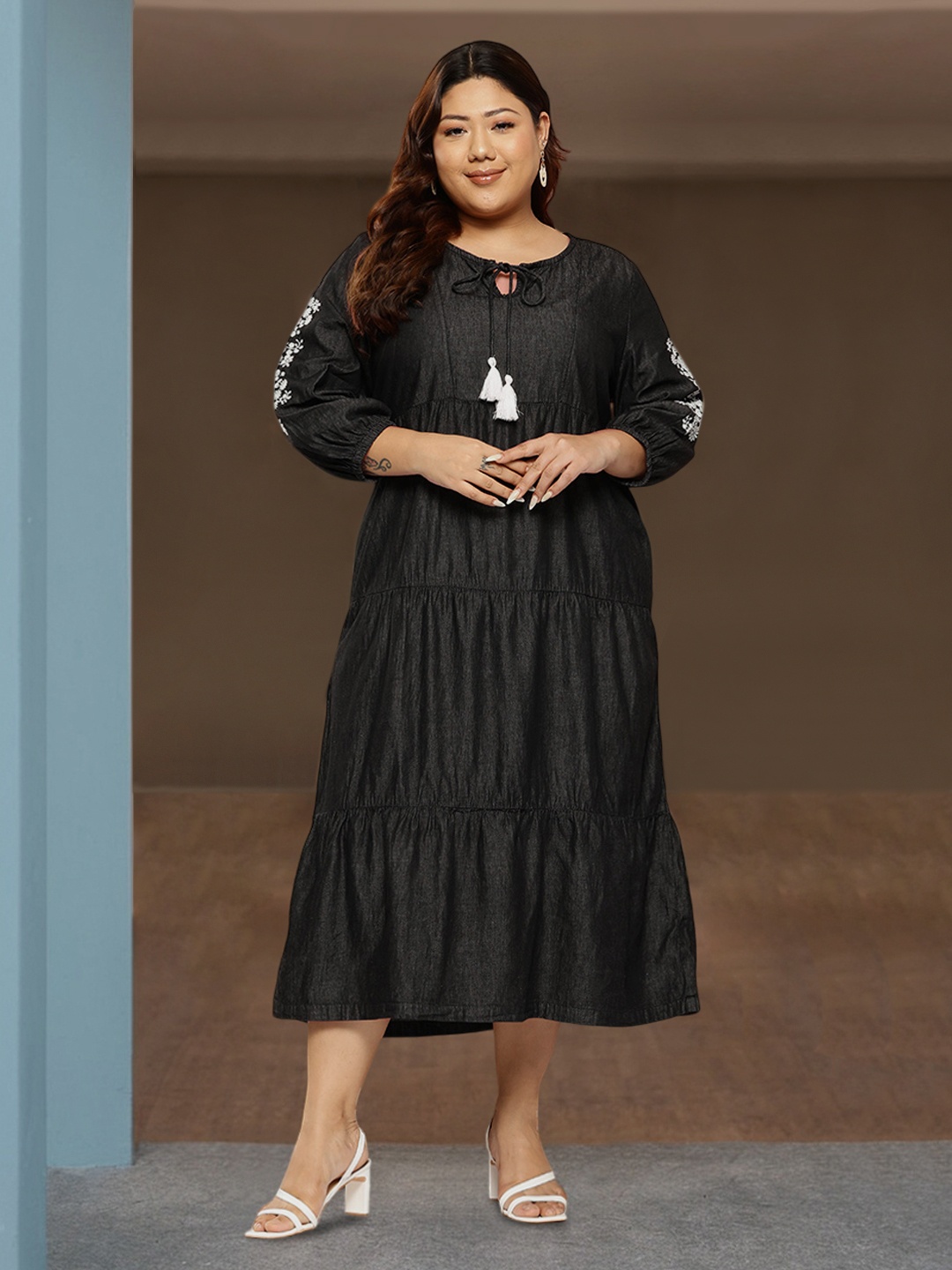 

Sztori Plus Size Tie-up Neck Chambray Tiered Dress, Black