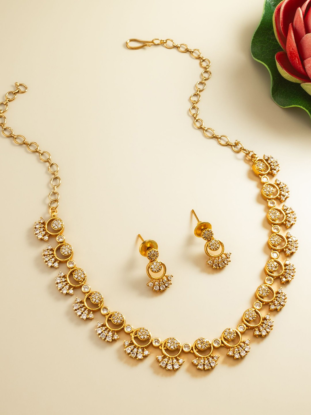 

aadita Gold-Plated Stones-Studded & Beaded Jewellery Set