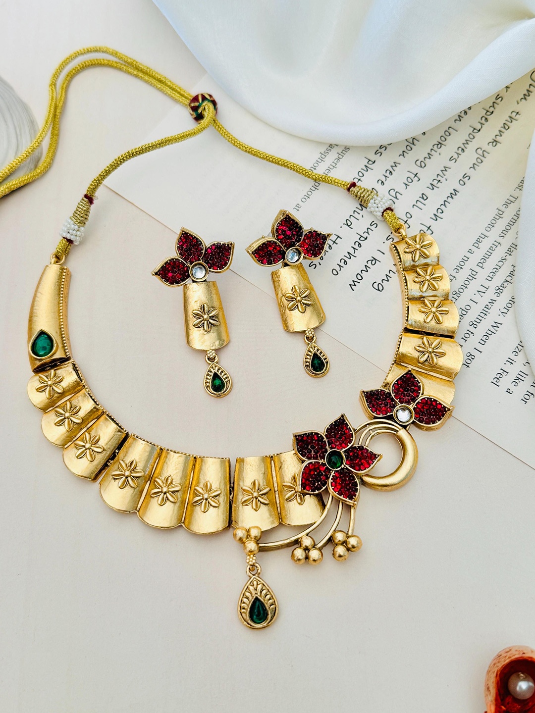 

ABDESIGNS Gold-Plated Kundan Stone-Studded Jewellery Set