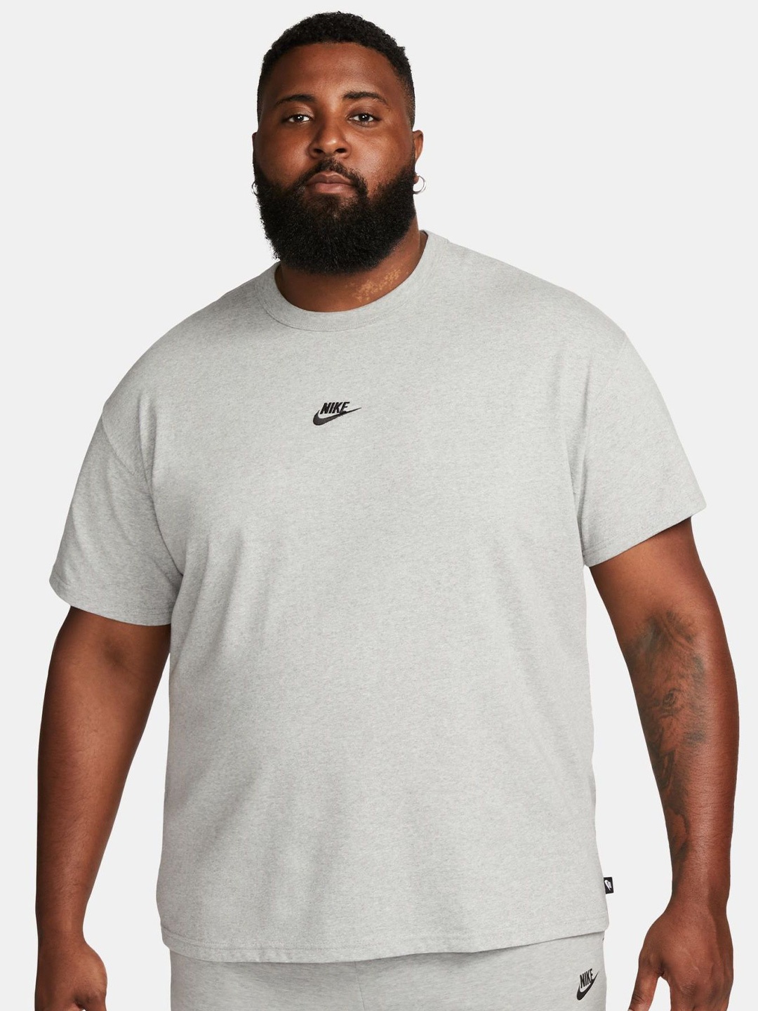 

Nike Sportswear Premium Essentials Men T-Shirt, Grey