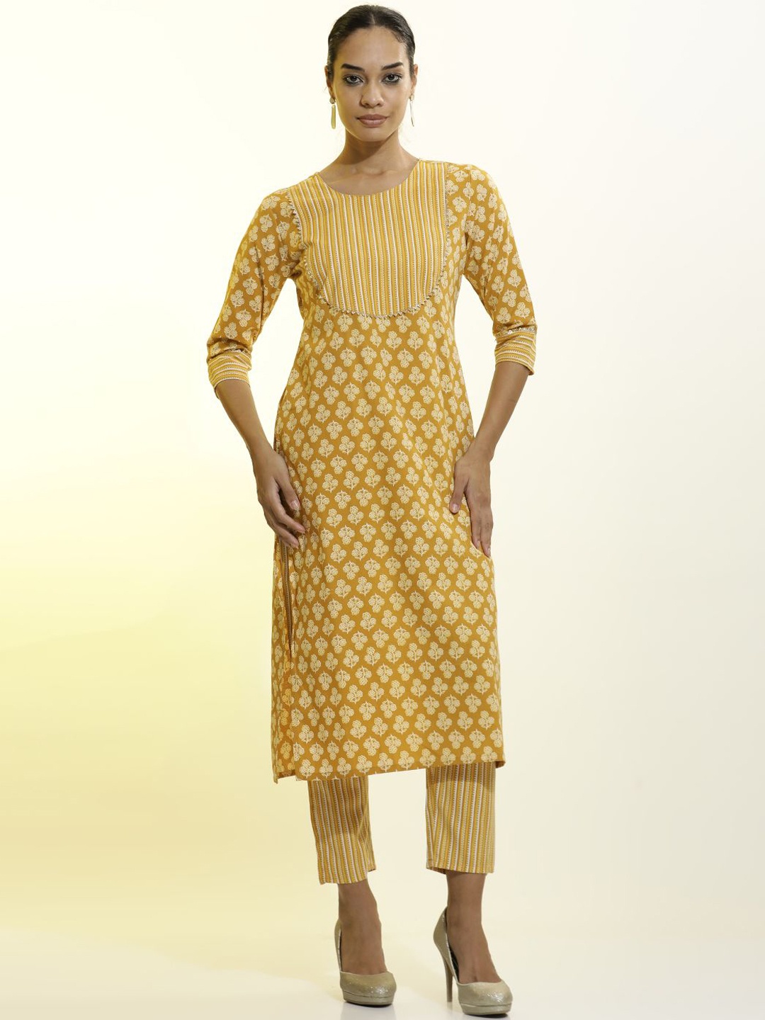 

Jaipur Kurti Floral Printed Cotton Blend Kurta Set, Yellow