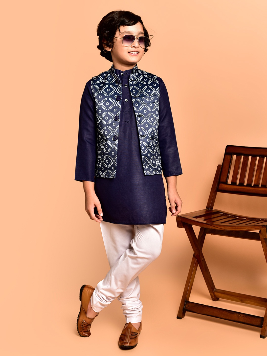 

PRINTCULTR Boys Band Collar Neck Regular Kurta & Churidar & Nehru Jacket, Navy blue