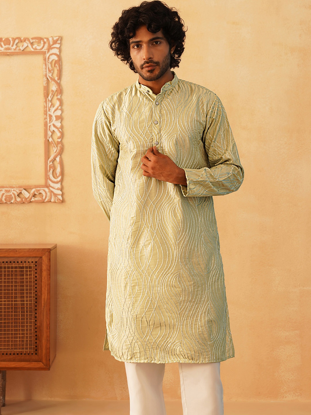 

Jompers Quirky Embroidered Chikankari Mandarin Collar Kurta With Trousers, Green