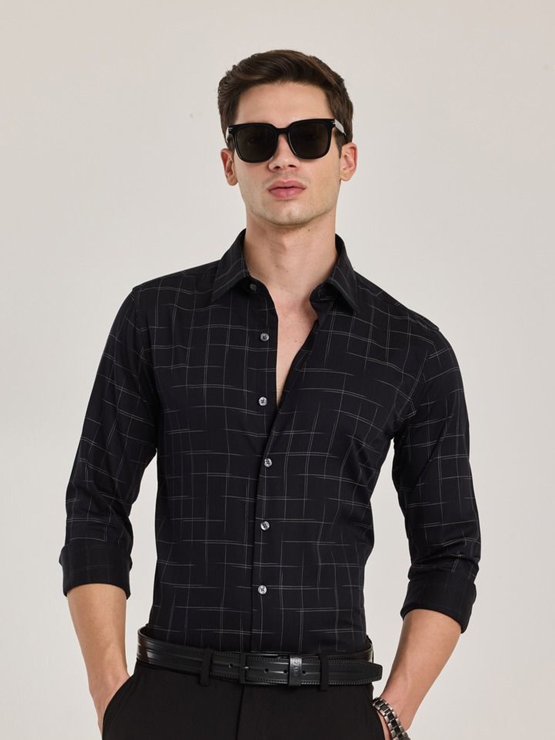 

Snitch Men Smart Spread Collar Gingham Checked Cotton Slim Fit Formal Shirt, Black