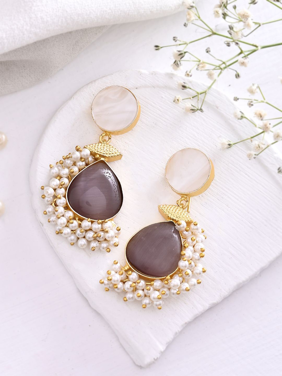 

DASTOOR Gold Plated Artificial Stones & Beads Studded Contemporary Drop Earrings