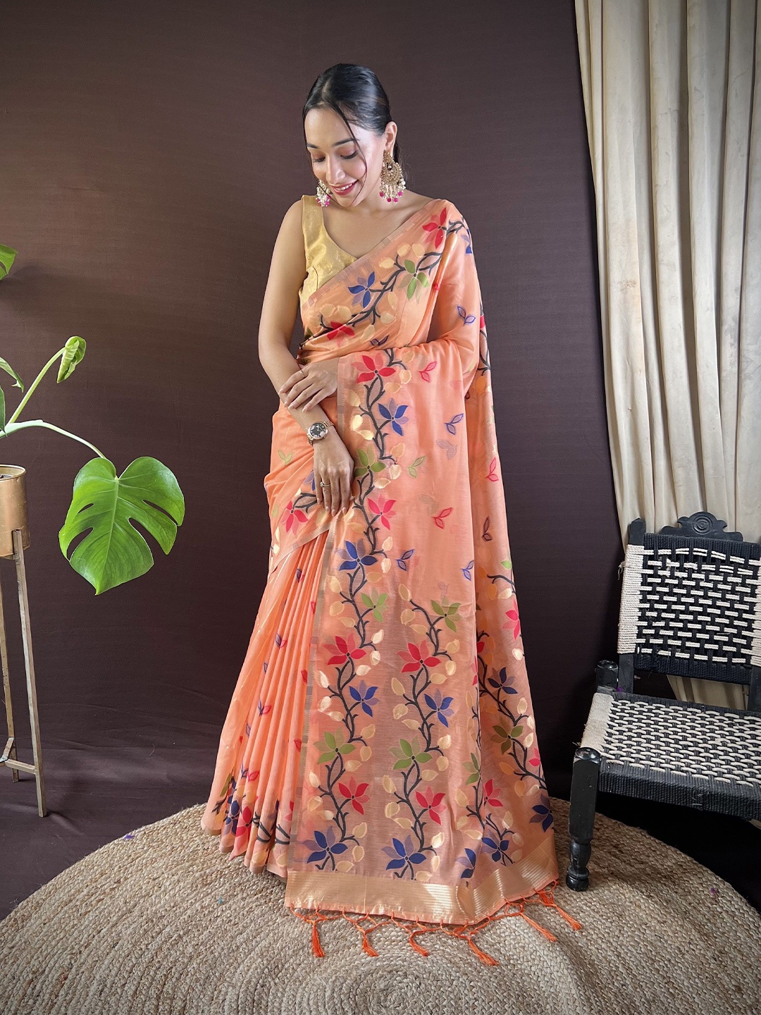 

HEER FASHION Floral Zari Saree, Orange