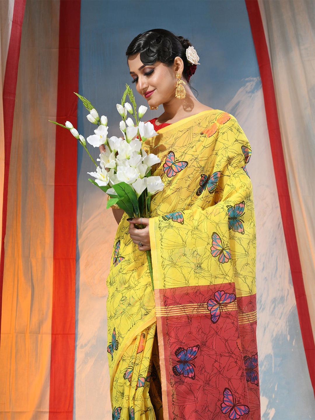 

DESH BIDESH Handloom Saree, Yellow