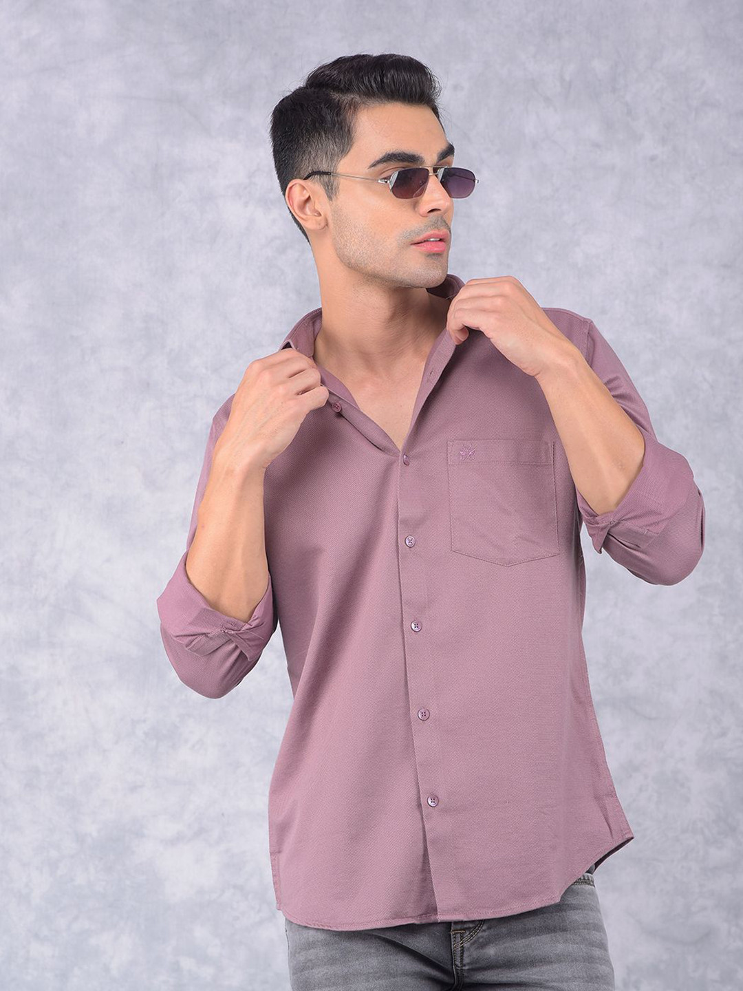 

Crimsoune Club Men Smart Spread Collar Solid Cotton Slim Fit Casual Shirt, Pink