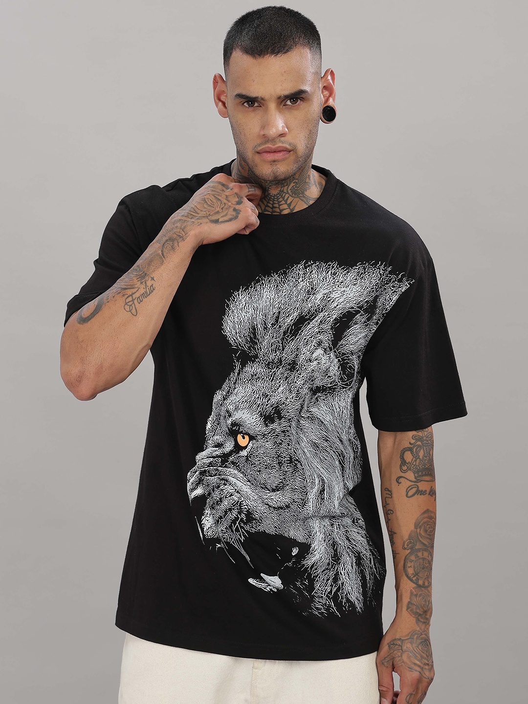 

TOMHIDDLE Men Graphic Printed Round Neck Cotton Oversized T-shirt, Black