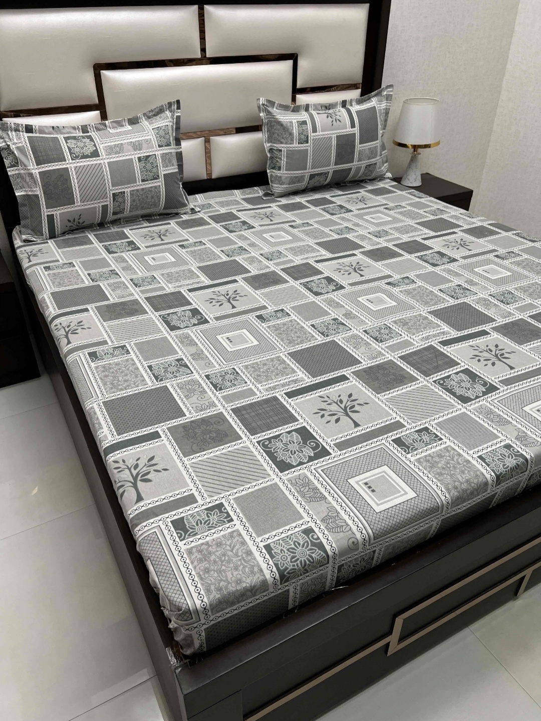 

Pure Decor Passion Grey Printed Pure Cotton 230 TC Queen Bedsheet Set 2.27 m x 2.54 m