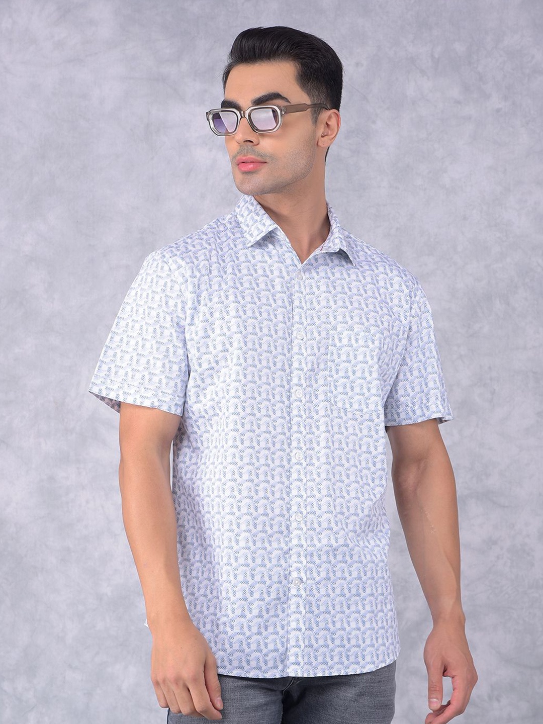 

Crimsoune Club Men Smart Spread Collar Geometric Printed Cotton Slim Fit Casual Shirt, Blue
