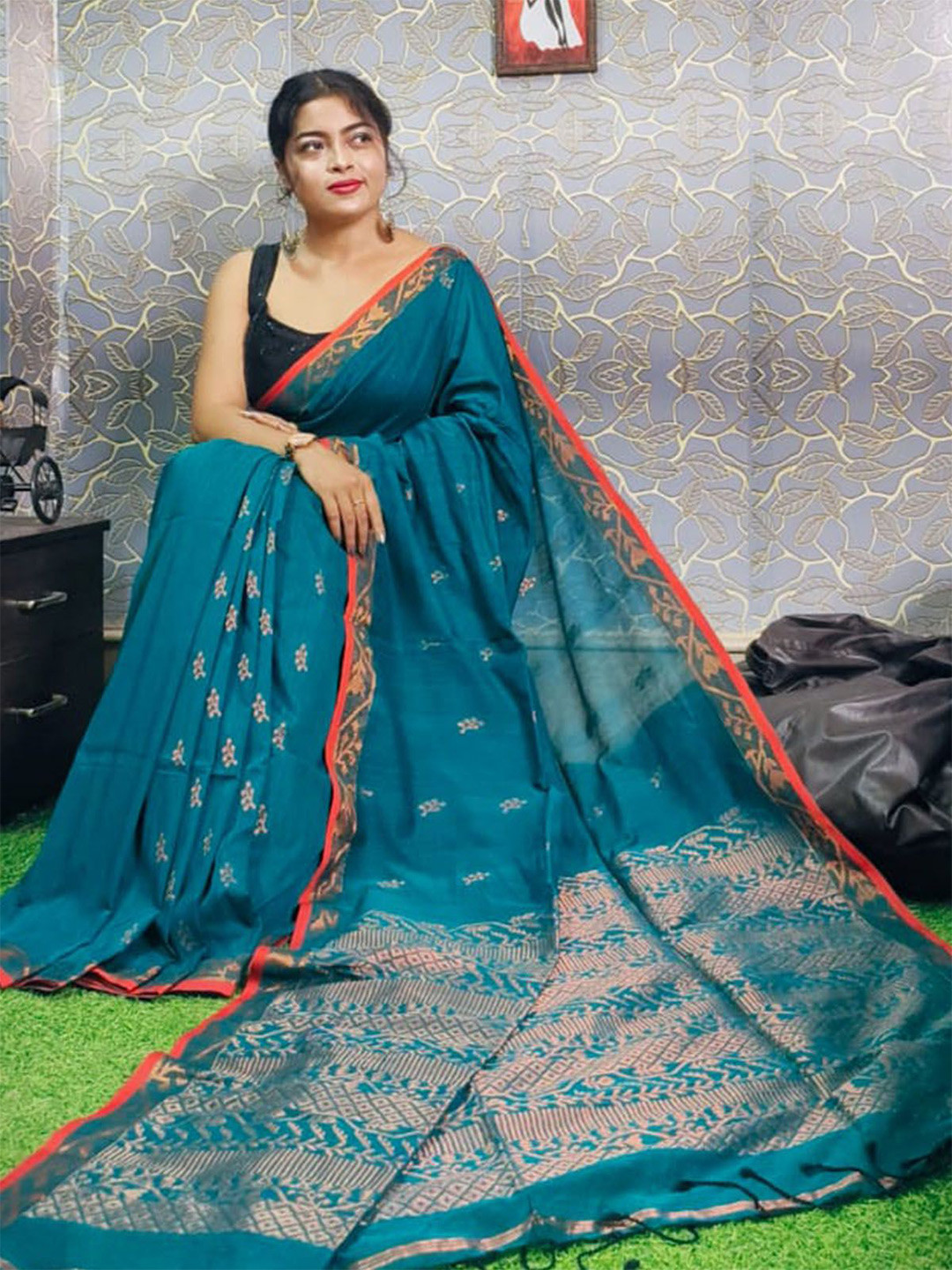 

ODETTE Woven Design Zari Saree with Blouse Piece, Green