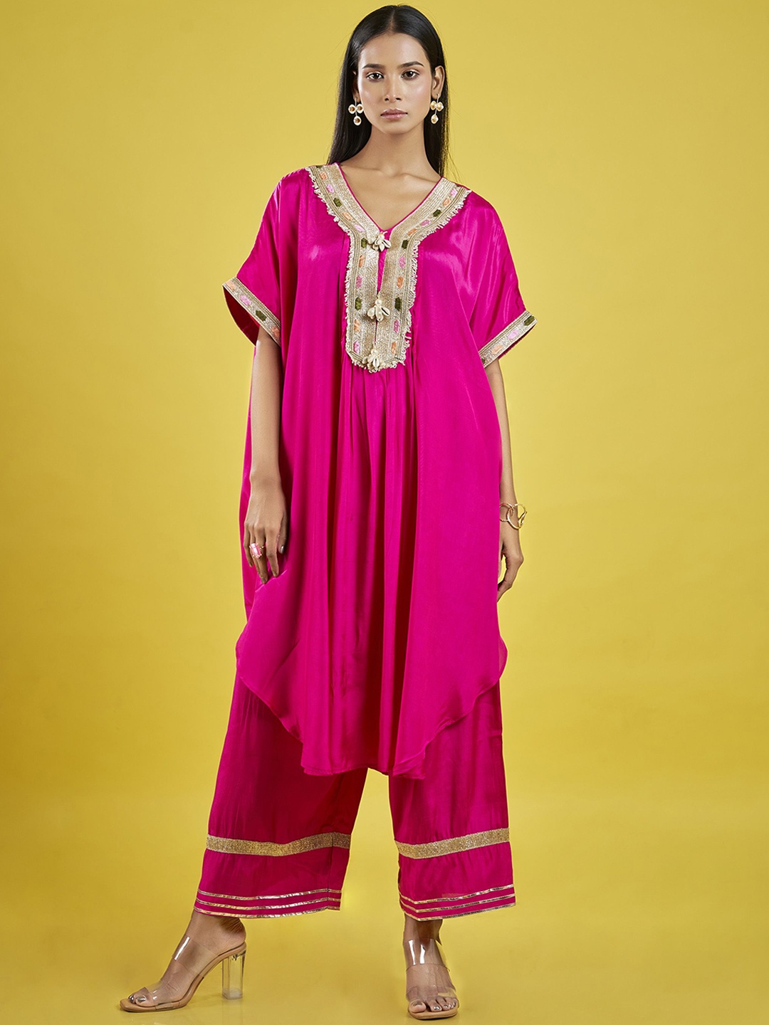 

ISHKIYA Embellished V-Neck Short Sleeves Pure Silk Top With Palazzo, Pink