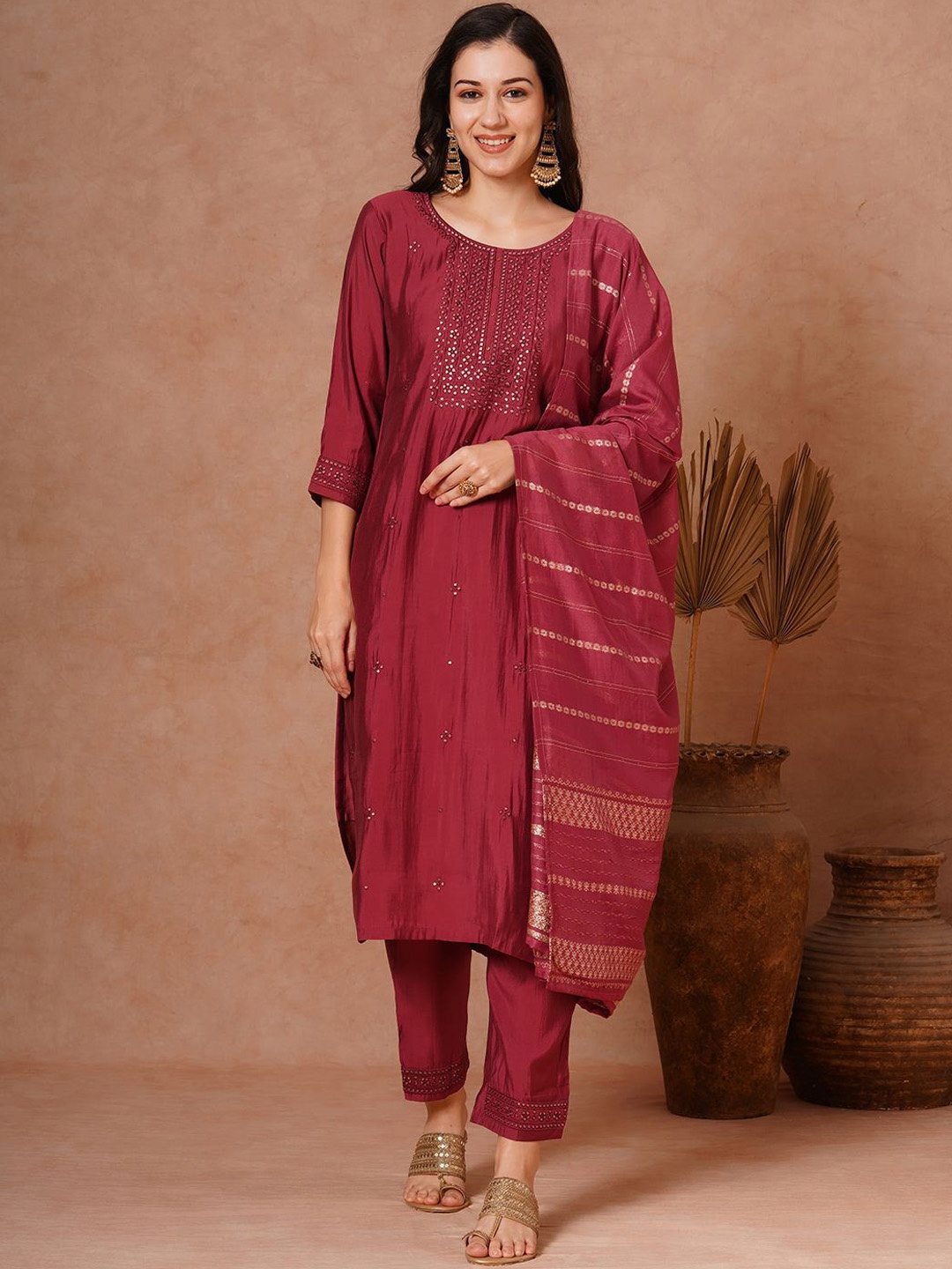 

FASHOR Ethnic Motifs Embroidered Sequinned Straight Kurta With Trousers & Dupatta, Maroon